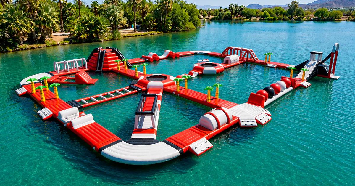 Pourquoi les hôtels investissent-ils dans des parcs aquatiques gonflables ?
