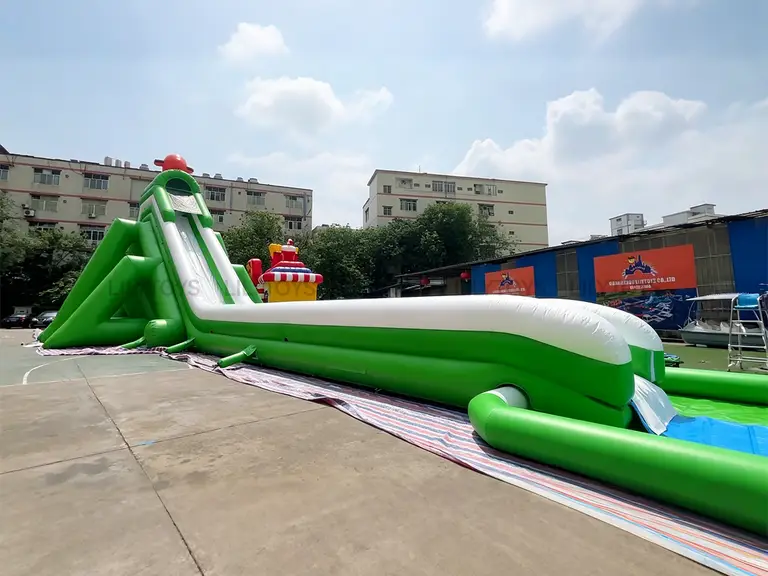Зелено-белая большая водная горка custom inflatable product Зелено-белая большая водная горка custom inflatable product